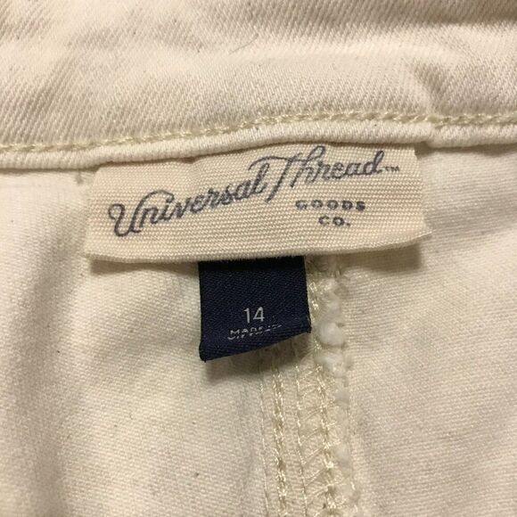 Women's Universal Thread white shorts size 14‎ - Picture 2 of 5